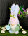 Figurinë zbukuruese Saska Gnome Bunny, 27 cm, për Pashkë, shumëngjyrëshe