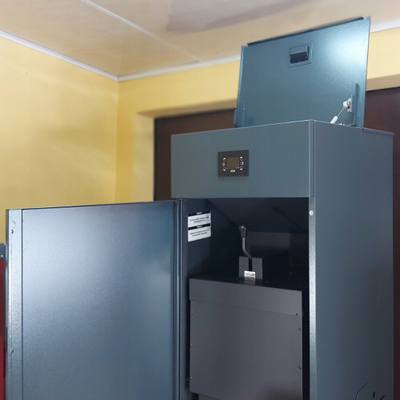 Kaldajë peleti Ferroli Biopellet Pro 24kW, rezervuar 105kg, gri