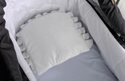 Jastëk bebesh Sensillo Velvet Frill, kadife, anti-alergjik, gri