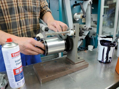 Spray pastrimi industrial Tesa 60040-00000-02, 500 ml, për shumë punë