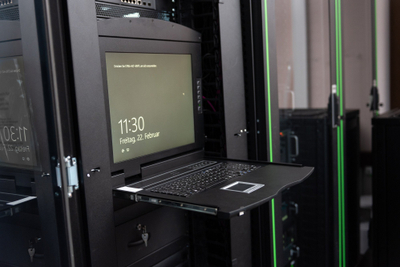 Konsolë KVM Digitus 17", 1 port VGA, tastierë turke, e zezë
