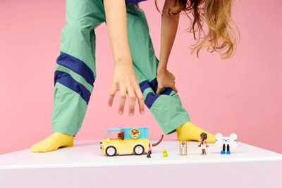 Set LEGO Friends Pet Accessories Van 42678, furgon lodër, shumëngjyrësh