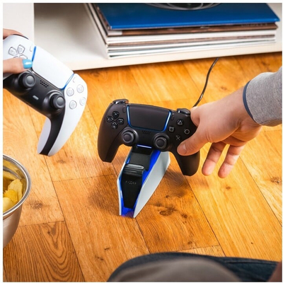 Stacion karikimi FIXED për dy kontrollues DualSense PlayStation 5 wireless, i zi / bardhë