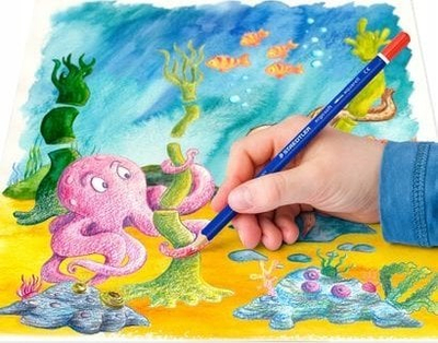 Lapsa me ngjyra STAEDTLER Ergosoft 157 M36, set 36 copë, kuti metalike, shumëngjyrëshe
