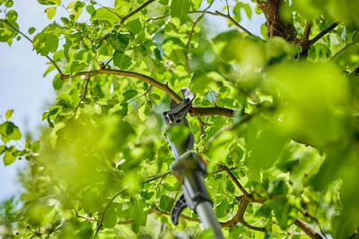 Gërshërë teleskopike për pemë Gardena HighCut 250 P4A, pa kabllo, 18V, pa bateri