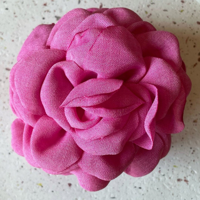 Kapëse flokësh Ecarla me trëndafil dekorativ, 9 x 9 cm, fuchsia
