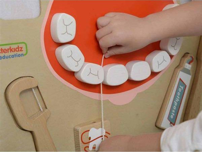 Pllakë murale sensorike Masterkidz Oral Cavity Hygiene, dru, 46x46cm, shumëngjyrëshe