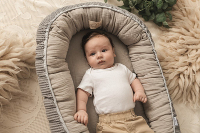 Shtrat pozicionues për bebe PRESTIGE MUSLIN, 80x55cm, pëlhurë pambuku, rozë