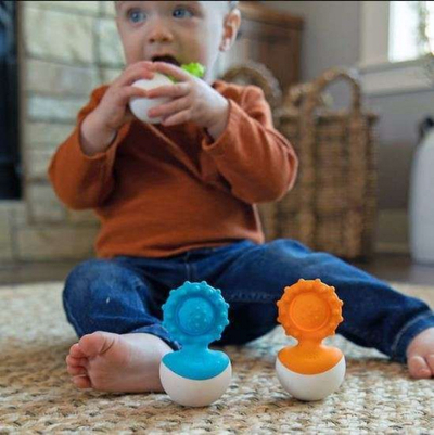 Lodër sensorike Fat Brain Toys Stand Up Figure FA217-2, portokalli