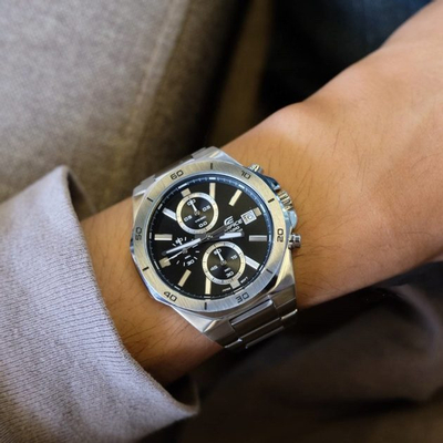 Orë për meshkuj Casio, e argjendtë