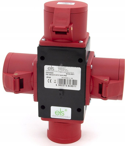 Трифазен адаптер Triple Splitter P003W, 32A 5P 400V, IP44, во црвена и црна боја