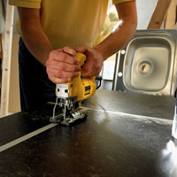 Sharrë pendulum DeWalt DW341K, 550W, pret dru deri 85mm, e verdhë