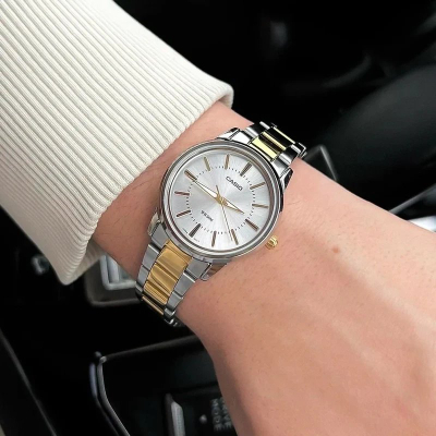 Ora dore për gra Casio LTP-1303SG-7AVDF, analog, metal, argjend me ari