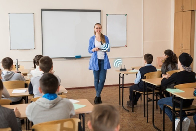 Mikrofon pa tela AVerMedia AW315BN, 2.4 GHz, gjer në 20 metra, ngjyrë e zezë