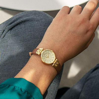 Orë për femra Anne Klein, e kaftë