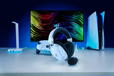 Geјминг слушалки Razer BlackShark V3 Pro, безжични и со кабел, USB и Bluetooth, бели