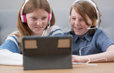 Kufje për fëmijë BuddyPhones School+, rozë