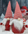 Figurinë Krishtlindjesh Saska Christmas Gnome, 35 cm, me peshë poshtë që rri në këmbë, e kuqe me të bardhë