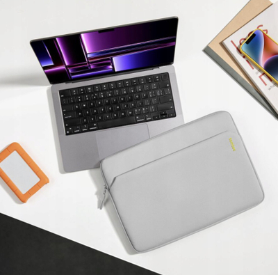 Mbështjellëse mbrojtëse Tomtoc për laptop, për 13" MacBook Air dhe 14" MacBook Pro, gri e hapur