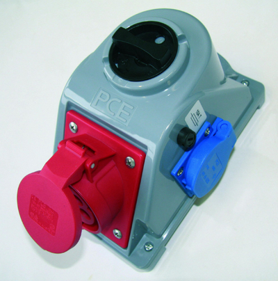 Set instalimi elektrik PCE Combopol 61132-6, prizë 16A 5P, 2x prizë 16A 2P+T, i kuq