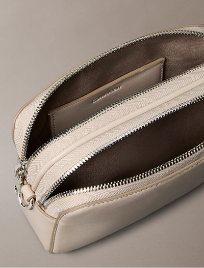 Çantë Calvin Klein Webbing Camera Bag LV04F3165G, me dy rripa, e bardhë