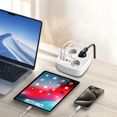 Продолжен приклучок Tech-Protect PCS3X4, 3 излези, 2xUSB-A 2xUSB-C, кабел 2m, бела