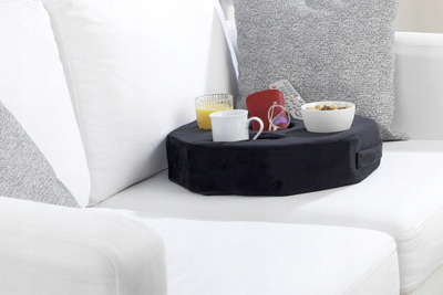 Tabaka divani Maximex Tray, jastëk shkumë që s’rrëshqet, 4 vende për gota, e zezë