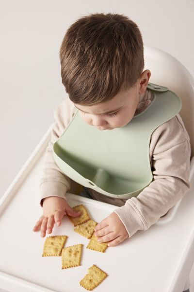 Parzmore silikoni për bebe b.box Silicone Bib, xhep kapës ushqimi, i rregullueshëm, blu ocean