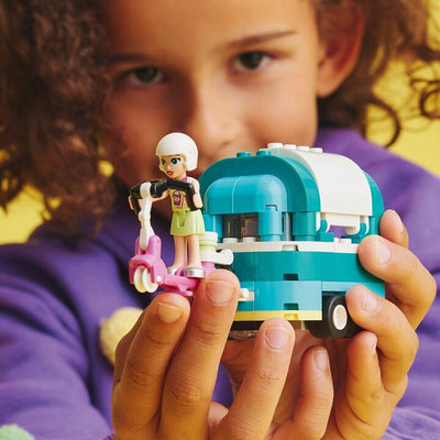 Set LEGO® Friends 41733 Mobile bubble tea shop, 109 pjesë