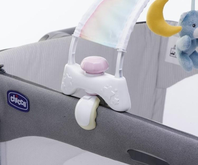 Panel krevati për bebe Chicco Rainbow Sky, me muzikë dhe dritë, rozë