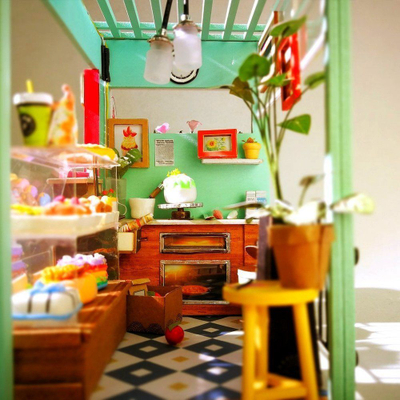 Set DIY shpi miniaturë Rolife Dessert Shop, LED, dru letër edhe plastikë, mente