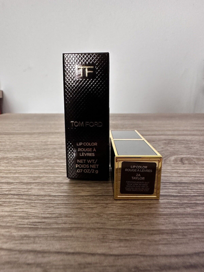 Кармин Tom Ford Lips & Girls Shine Cream 2A Taylor, со сјаен финиш, 2 g