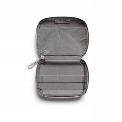 Organizues teknologjik Bellroy Compact Tech Kit, i papërshkueshëm nga uji, i vogël, Saltbush