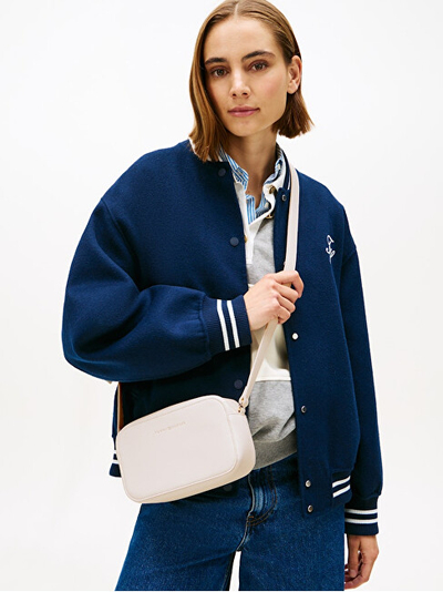 Çantë krahu për femra Tommy Hilfiger, bezhë