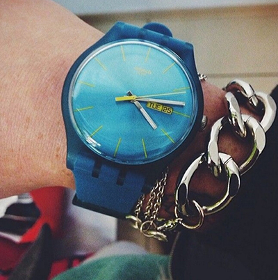 Orë dore Swatch SUOL700