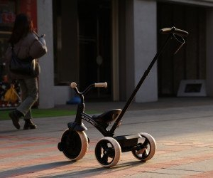 Tricikel për fëmijë 2 në 1, dorezë shtytëse e rregullueshme, shportë lodrash, shumëngjyrësh