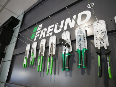 Pistoletë shkumë poliuretani Freund Foam Gun Plus, 340mm, metal, jeshile me të zezë