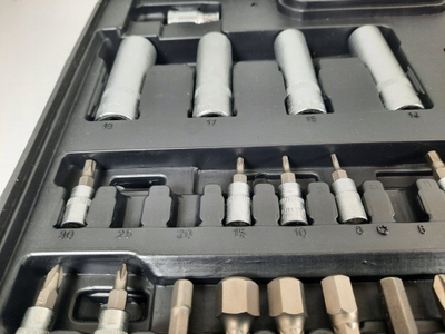 Set çelësash gola KS Tools 911.0694, 1/4" 1/2", 94 copë, valixhe plastike e zezë