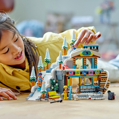 Set lodrash LEGO Friends Holiday Ski Slope and Cafe 41756, 9+, shumëngjyrësh