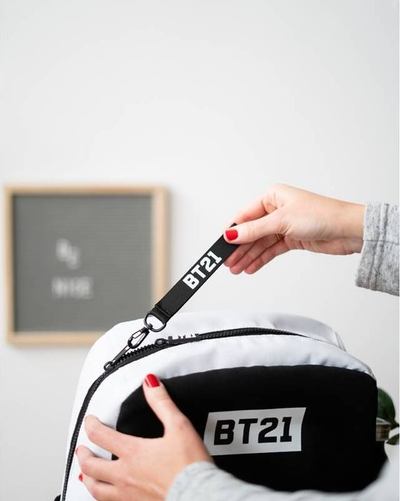 Çantë shkolle BT21 Cool Collection, me xhepa anash, lidhet me trolley, e zezë