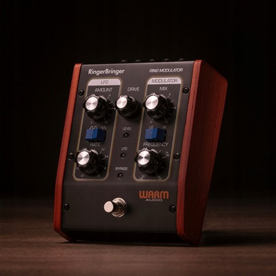 Pedal efekti Warm Audio RingerBringer 2024, ring modulator analog, për kitarë dhe sintezator, i zi