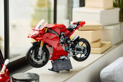 Lodër motoçiklete Ducati Panigale V4 S, model dekorativ, e kuqe
