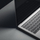 Filmi mbrojtës Moshi iVisor XT për MacBook Air 13.6", Retina, me kornizë të zezë