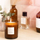 Qiri aromatik Essential Parfums The Musc, 270g, aromë drunore dhe musku, i bardhë