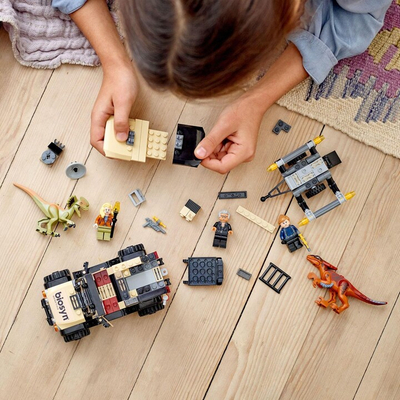 Set LEGO® Jurassic World™ 76951 Pyroraptor and Dilophosaurus Transporter