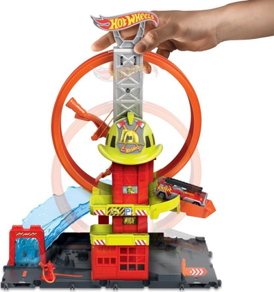 Set loje Hot Wheels City Super Loop Fire Station, me pistë loop, përfshin kamion zjarrfikës 1:64, shumëngjyrësh