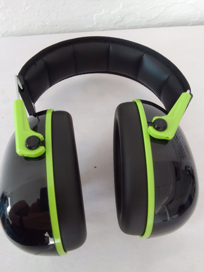 Заштита за уши UVEX K1, SNR 28 dB, црна со зелена