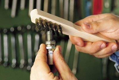 Furçë dore Wolfcraft 3-Row Hand Brush WF2725000, 200mm, tela bronzi, dru i natyrshëm