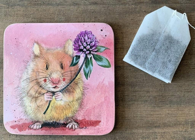 Nënfilxhan Crocodile Creek Mug Mat C158 Herbert the Hamster, coaster edhe trivet, shumëngjyrësh