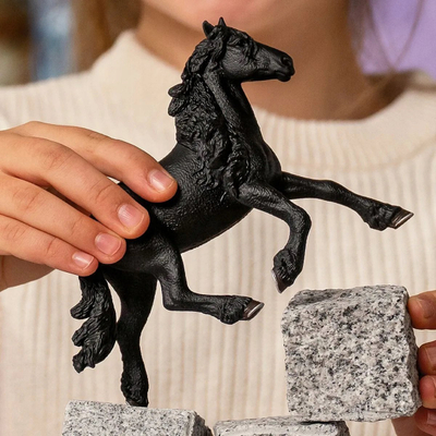 Figurë lodër Schleich Horse Club Friesian Stallion, kalë friesian, i zi
